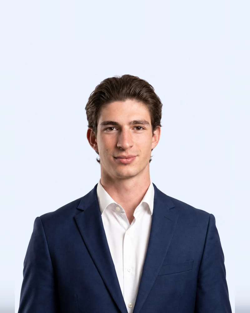 Portrait of Benjamin Mahmutovic in a navy suit